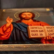На память: Икона "Христос Вседержитель" с ковчегом — фотография 3