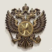 На память: Часы с гербом РФ, резные из массива ясеня — фотография 1