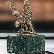 Бронзовая статуэтка «Орел» на змеевике, 60×47×47 мм — оригинальный подарок — фотография 1