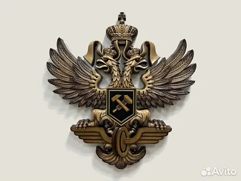 Резной герб РЖД из массива бука — красивый подарок
