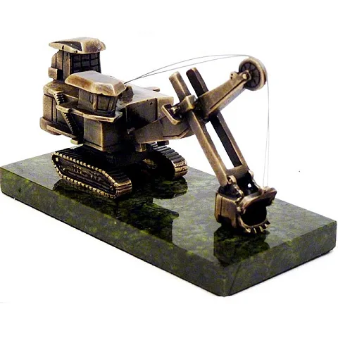 Статуэтка из бронзы «Экскаватор» со змеевиком — красивый подарок