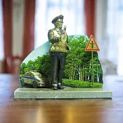 Бронзовый сувенир «За безопасность движения» в подарок — фотография 1